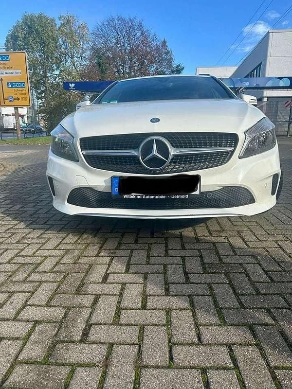 Gebraucht Mercedes A180 122 PS (89 kW) 2016 Limousine