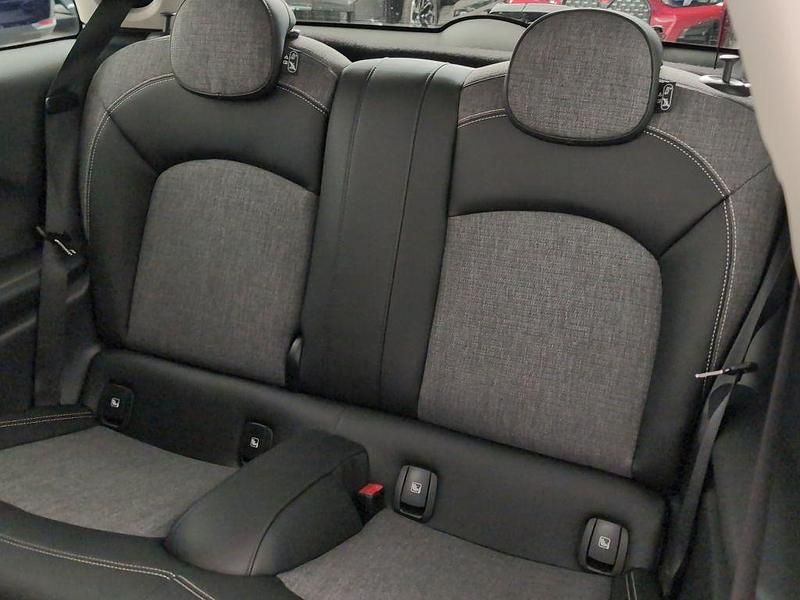 Gebraucht Mini Cooper 136 PS (100 kW) 2022 Rot Kleinwagen