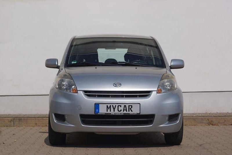 Gebraucht Daihatsu Sirion 69 PS (50 kW) 2008 Silber Kleinwagen