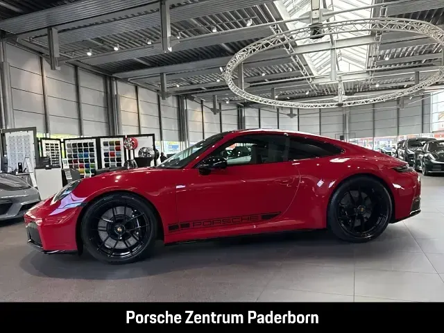 Gebraucht Porsche 992 541 PS (397 kW) 2026 Rot Coupé
