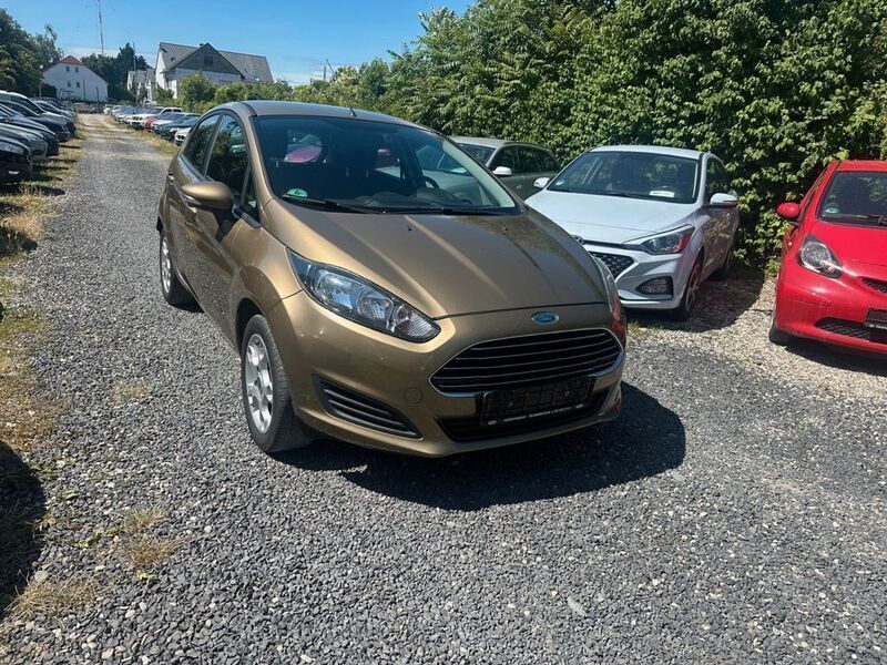 Braun Gebraucht 2013 Ford Fiesta Trend Kleinwagen | 2.599 € (Fairer Preis) - Bild 1/4