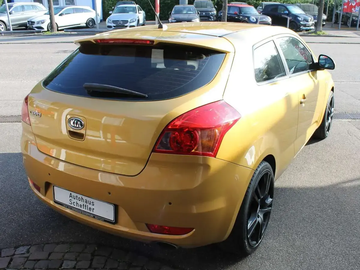 Gebraucht Kia ProCeed EX 126 PS (92 kW) 2008 Granadagelb Kleinwagen
