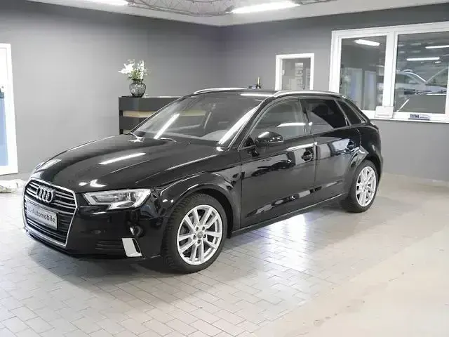 Gebraucht Audi A3 Sport 116 PS (85 kW) 2017 Schwarz Limousine