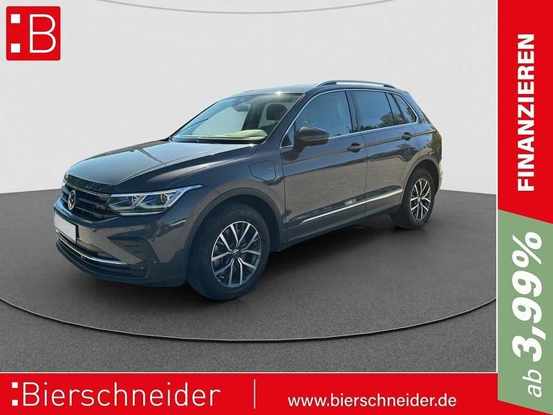 Grau Gebraucht 2021 VW Tiguan Life SUV | 29.550 € (Fairer Preis) - Bild 1/3