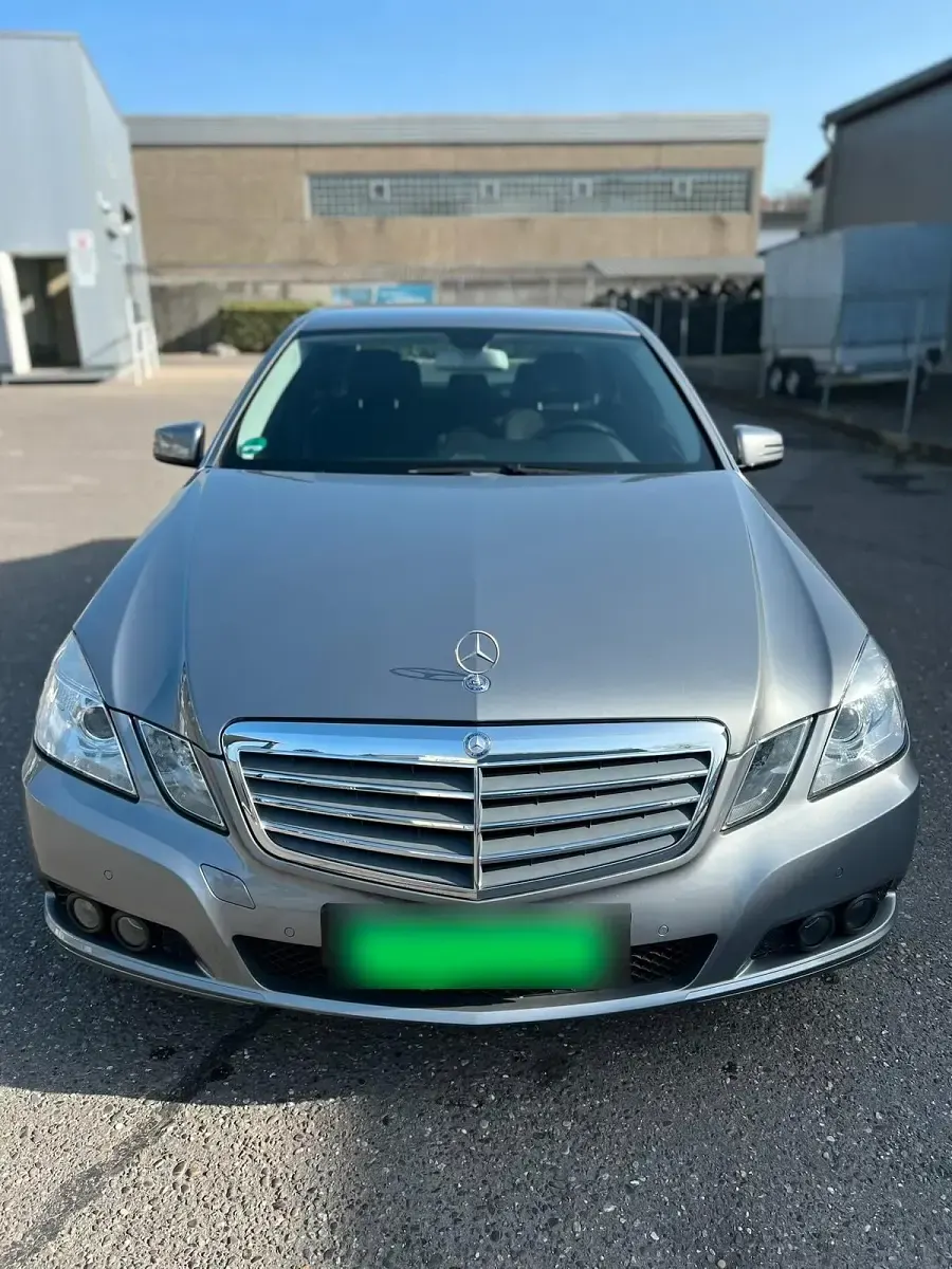 Gebraucht Mercedes E200 185 PS (136 kW) 2009 Silber Limousine