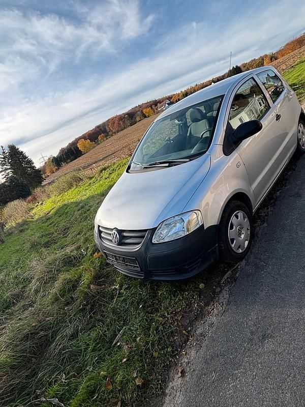 Silber Gebraucht 2011 VW Fox Kleinwagen | 1.700 € (Fairer Preis) - Bild 1/4