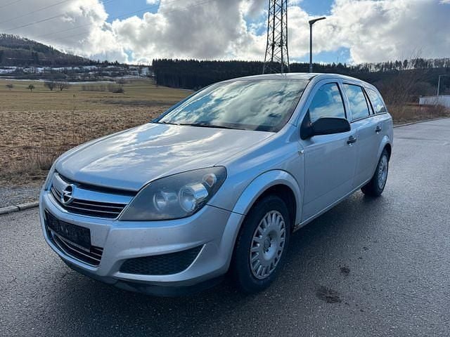 Gebraucht Opel Astra Selection 110 PS (80 kW) 2009 Argon silber/ice silver (m2) Kombi
