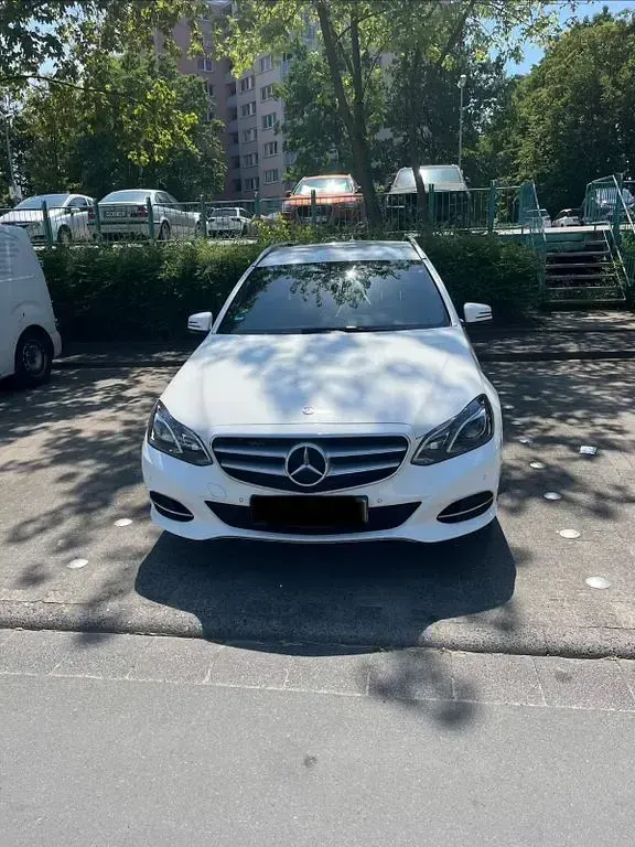 Gebraucht Mercedes E200 Avantgarde 136 PS (100 kW) 2014 Weiß Limousine