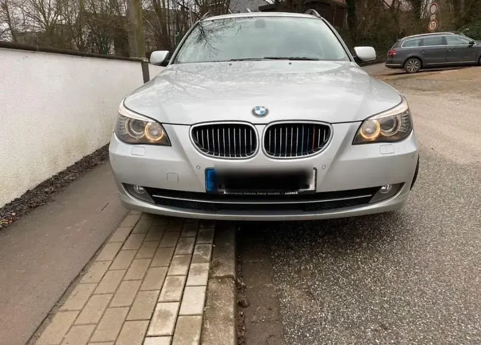 Gebraucht BMW 525 196 PS (144 kW) 2007 Silber Kombi