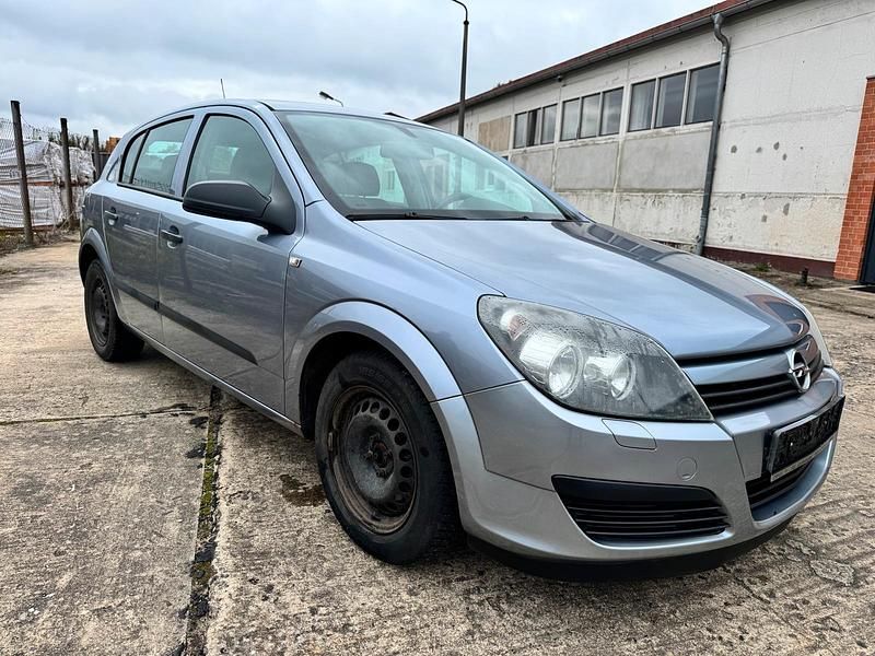 Grau Gebraucht 2004 Opel Astra Limousine | 799 € (Superpreis) - Bild 1/4