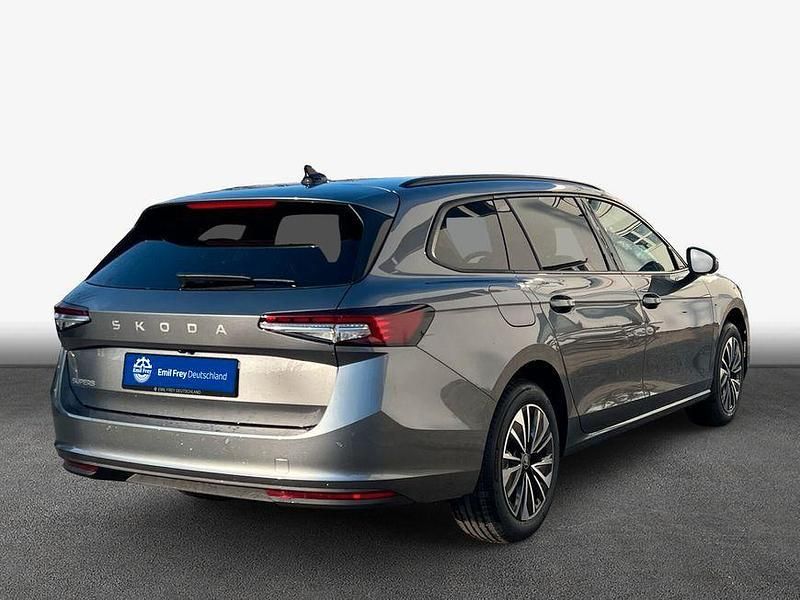 Neu Skoda Superb Selection 150 PS (110 kW) 2026 Grau Kombi