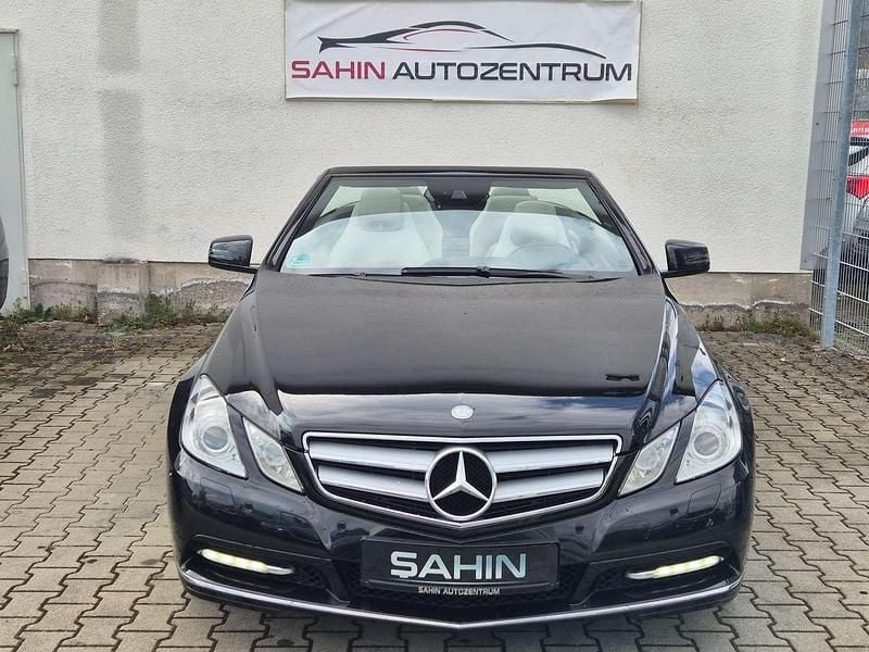 Gebraucht Mercedes E200 Avantgarde 184 PS (135 kW) 2011 Obsidianschwarz  metalliclack Cabrio