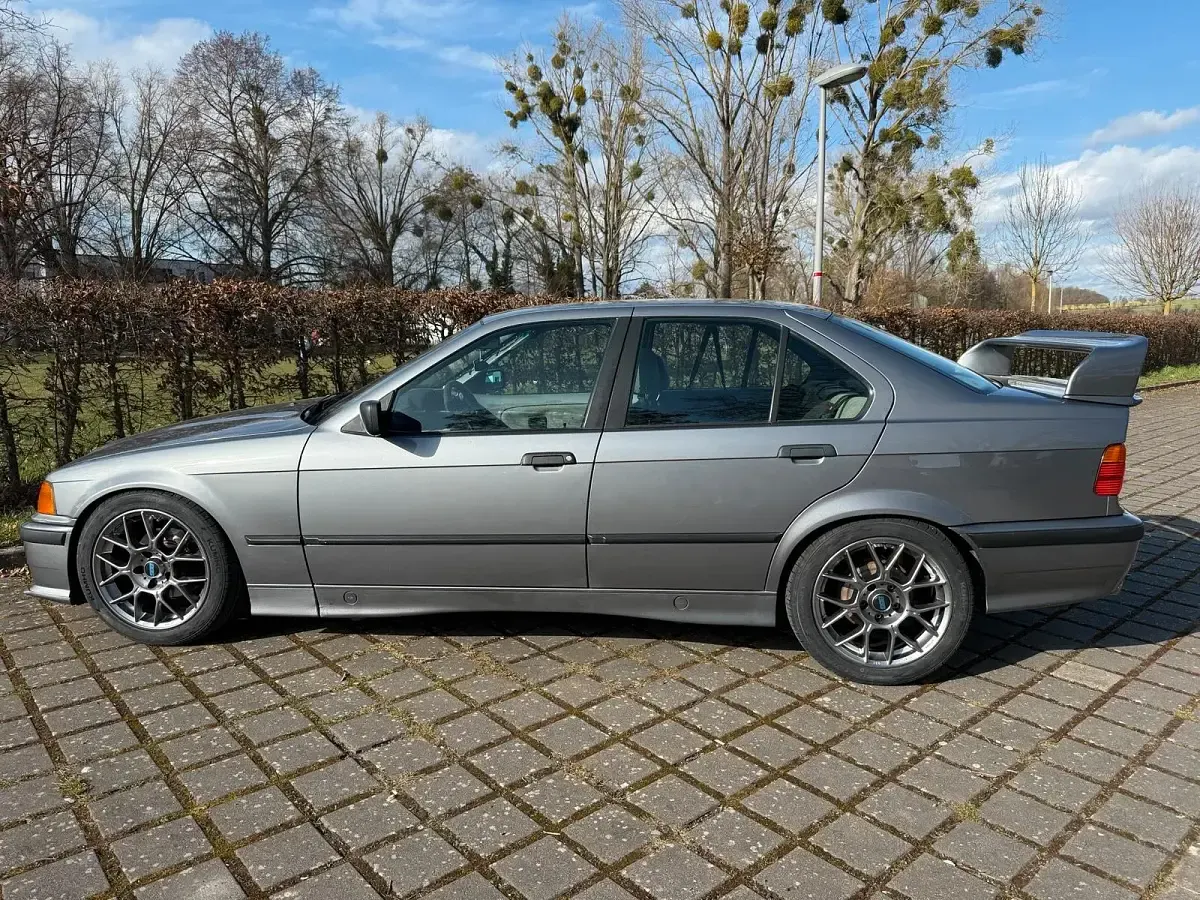 Gebraucht BMW 318 Sport Line 113 PS (83 kW) 1991 Grau Limousine