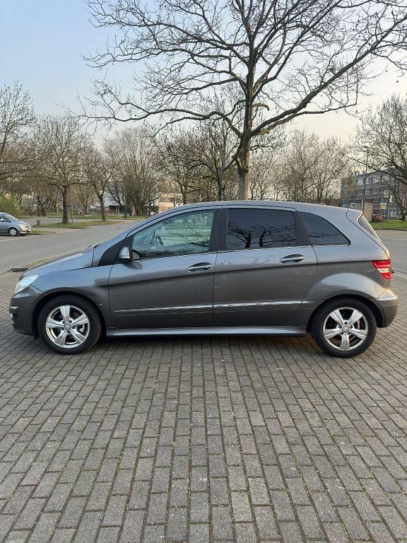 Gebraucht Mercedes B180 109 PS (80 kW) 2009 Grau Van / Kleinbus