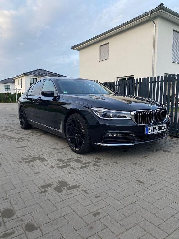 Gebraucht BMW 740 326 PS (239 kW) 2018 Schwarz Limousine