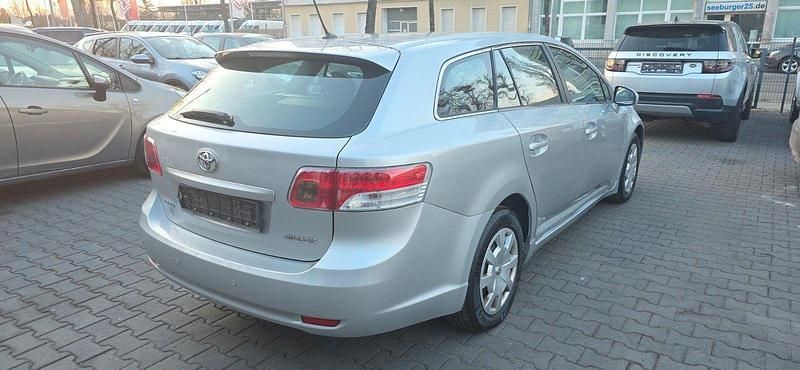 Gebraucht Toyota Avensis Sol 147 PS (108 kW) 2010 Silber Kombi