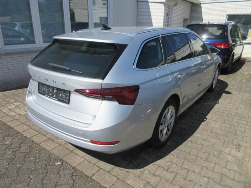 Second-hand Skoda Octavia Style 150 CP (110 kW) 2023 Argintiu Break