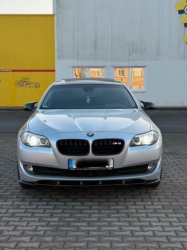 Silber Gebraucht 2012 BMW 520 Limousine | 10.300 € (Fairer Preis) - Bild 1/4