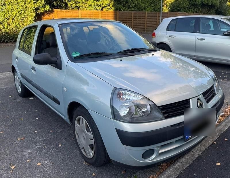 Silber Gebraucht 2005 Renault Clio II Dynamique Kleinwagen | 2.799 € (Superpreis) - Bild 1/4
