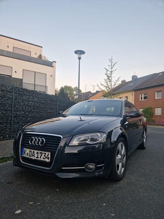 Schwarz Gebraucht 2010 Audi A3 Ambition Limousine | 4.600 € (Fairer Preis) - Bild 1/4