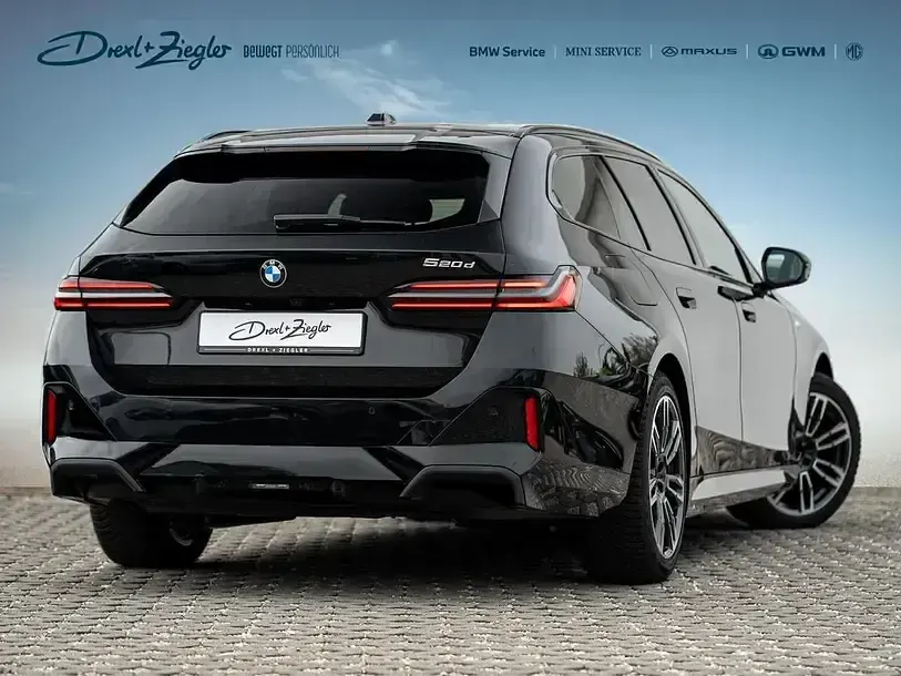 Gebraucht BMW 520 M Sport 197 PS (144 kW) 2025 Saphirschwarzmetallic Kombi