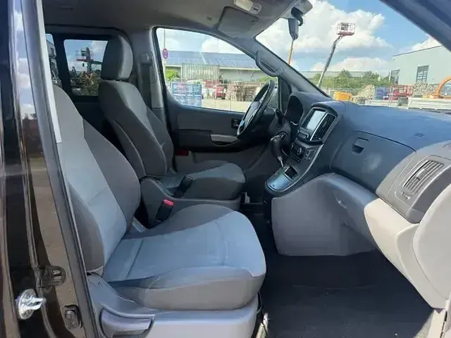Gebraucht Hyundai H-1 170 PS (125 kW) 2016 Java espresso Van / Kleinbus