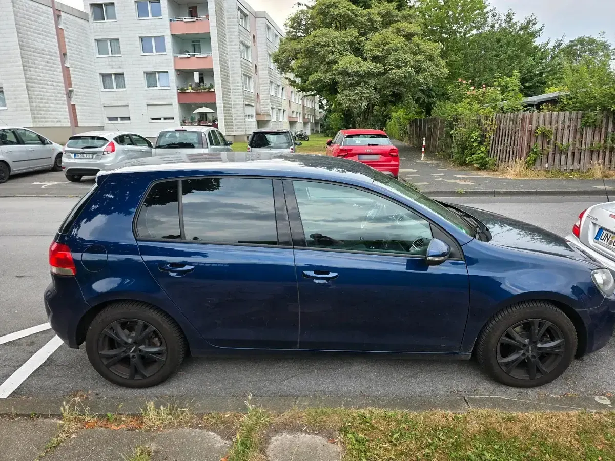 Gebraucht VW Golf VI Comfortline 104 PS (76 kW) 2010 Blau Kleinwagen