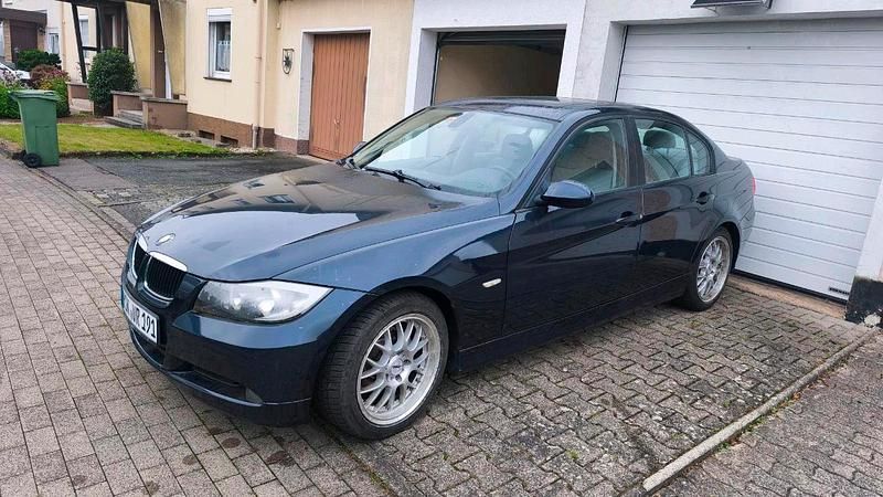 Blau Gebraucht 2006 BMW 320 Limousine | 2.500 € (Superpreis) - Bild 1/4