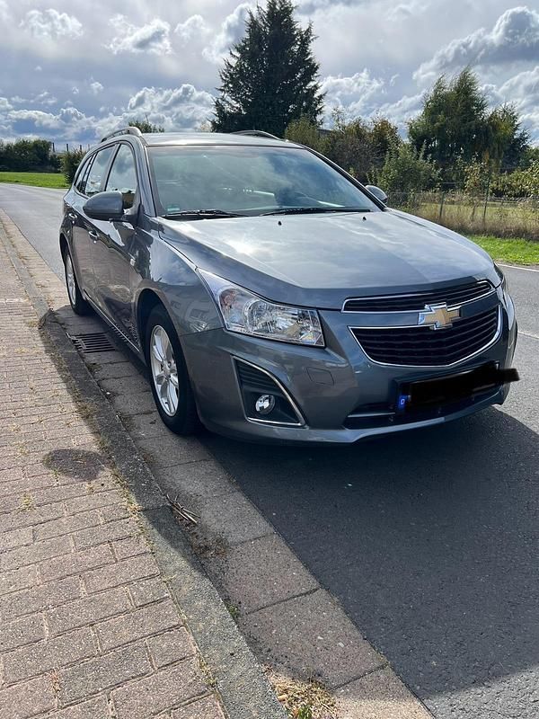 Grau Gebraucht 2013 Chevrolet Cruze Kombi | 5.200 € (Fairer Preis) - Bild 1/4