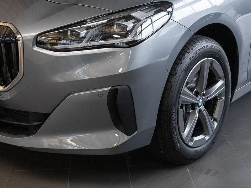 Neu BMW 220 Active Tourer Sport Line 156 PS (114 kW) 2025 Grau Van / Kleinbus