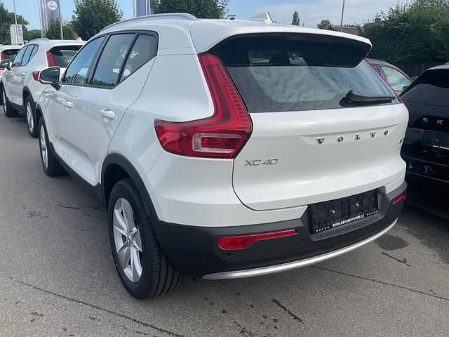 Crystal white perlglanzeffekt crystal white perlglanzeffekt Neu 2025 Volvo XC40 Core SUV | 37.890 € (Superpreis) - Bild 1/1