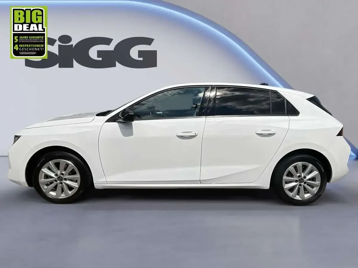 Gebraucht Opel Astra Enjoy 110 PS (80 kW) 2023 Jade weiss/arktis weiss Kleinwagen