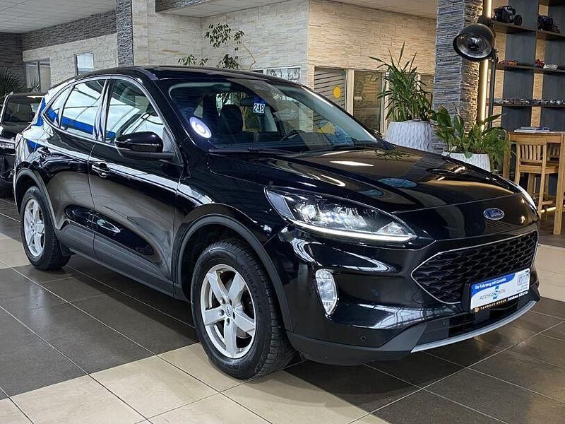 Schwarz obsidianschwarz metallic (metallic) Gebraucht 2020 Ford Kuga Cool & Connect SUV | 15.500 € - Bild 1/4