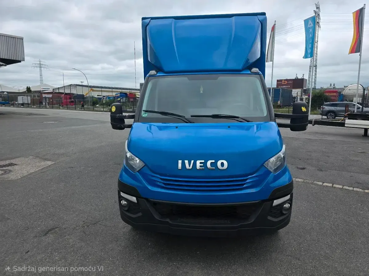 Gebraucht Iveco Daily 156 PS (114 kW) 2018 Blau Kombi