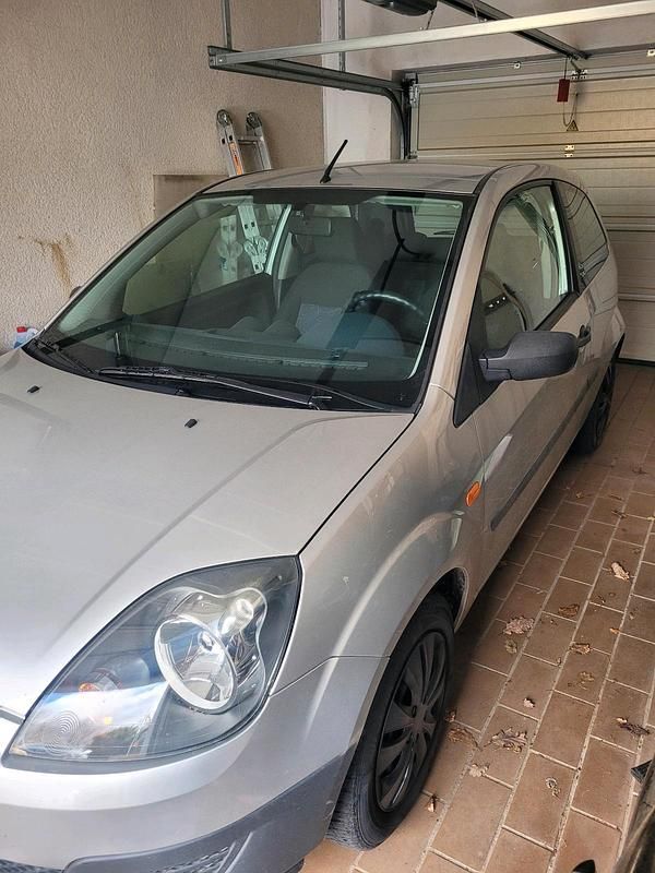 Gebraucht Ford Fiesta 69 PS (50 kW) 2006 Silber Kleinwagen