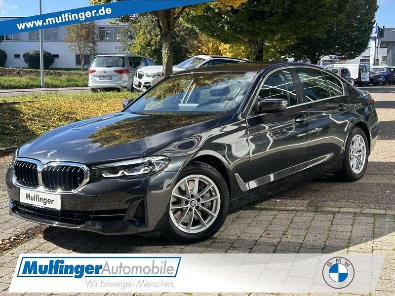 Grau Gebraucht 2022 BMW 530 Sport Line Limousine | 39.490 € (Superpreis) - Bild 1/4