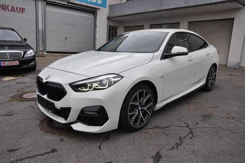 Alpinweiss iii Gebraucht 2023 BMW 220 M Sport Coupé | 27.850 € (Fairer Preis) - Bild 1/4