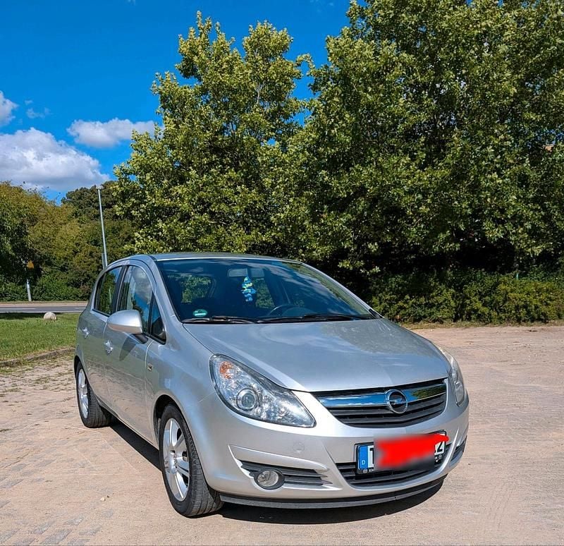 Gebraucht Opel Corsa Innovation 87 PS (63 kW) 2010 Silber Kleinwagen