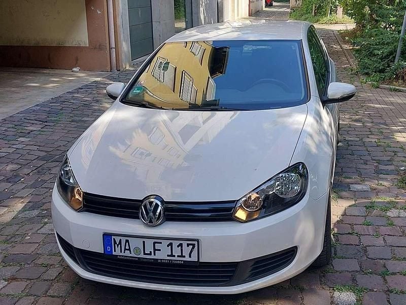 Weiß Gebraucht 2009 VW Golf VI Trendline Limousine | 2.500 € (Guter Preis) - Bild 1/4