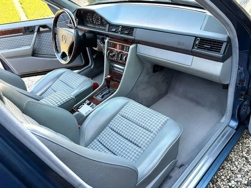 Gebraucht Mercedes E500 326 PS (239 kW) 1993 Blau Limousine