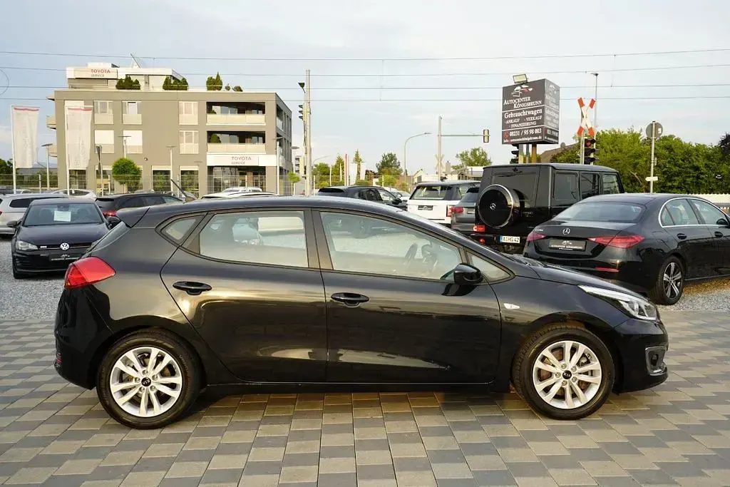 Gebraucht Kia Ceed 99 PS (72 kW) 2018 Schwarz Kleinwagen