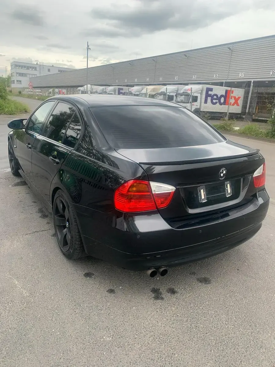 Gebraucht BMW 318 143 PS (105 kW) 2008 Schwarz Limousine