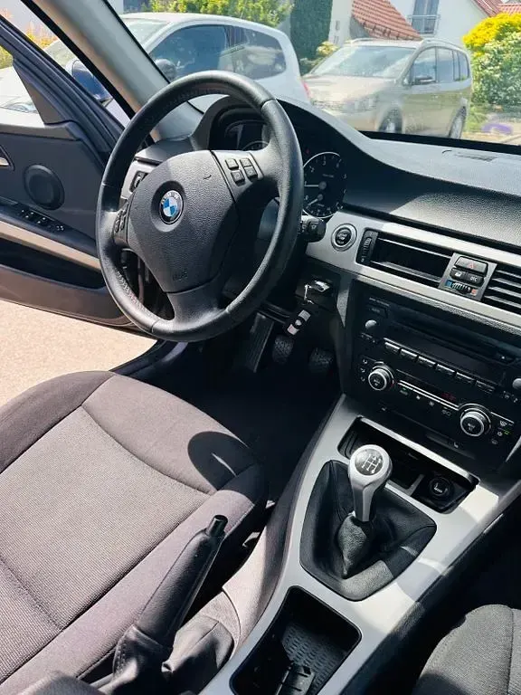 Gebraucht BMW 318 129 PS (94 kW) 2007 Schwarz Limousine