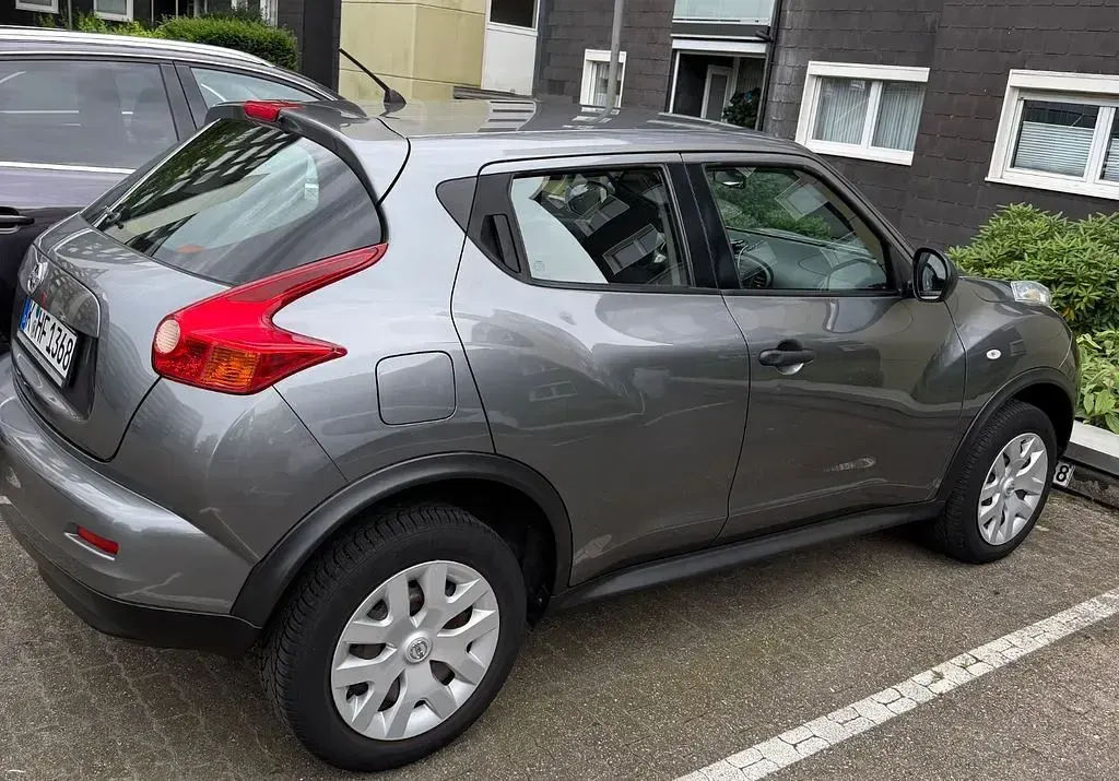 Gebraucht Nissan Juke Visia 117 PS (86 kW) 2013 Grau SUV