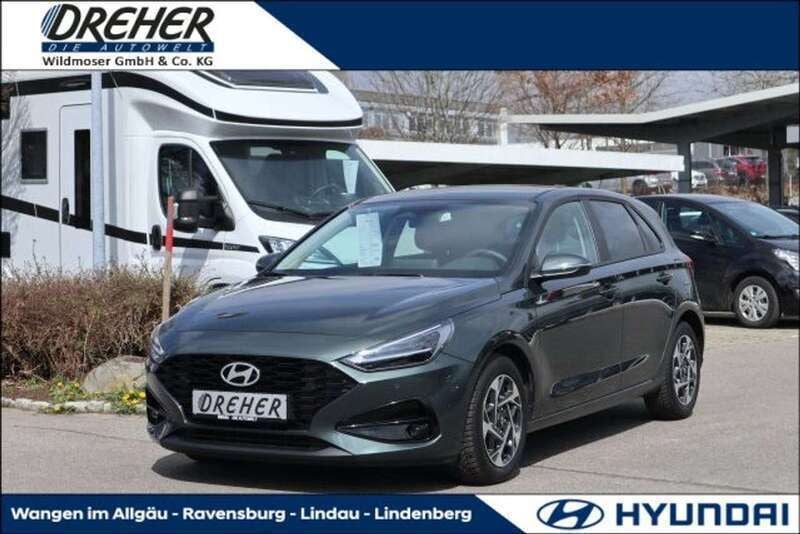Cypress green Gebraucht 2024 Hyundai i30 Advantage Limousine | 20.590 € (Guter Preis) - Bild 1/4