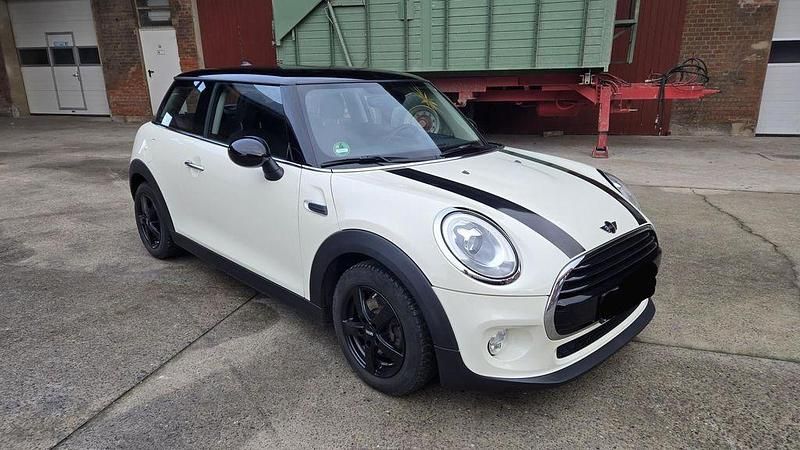 Gebraucht Mini Cooper D 116 PS (85 kW) 2017 Weiß Kleinwagen
