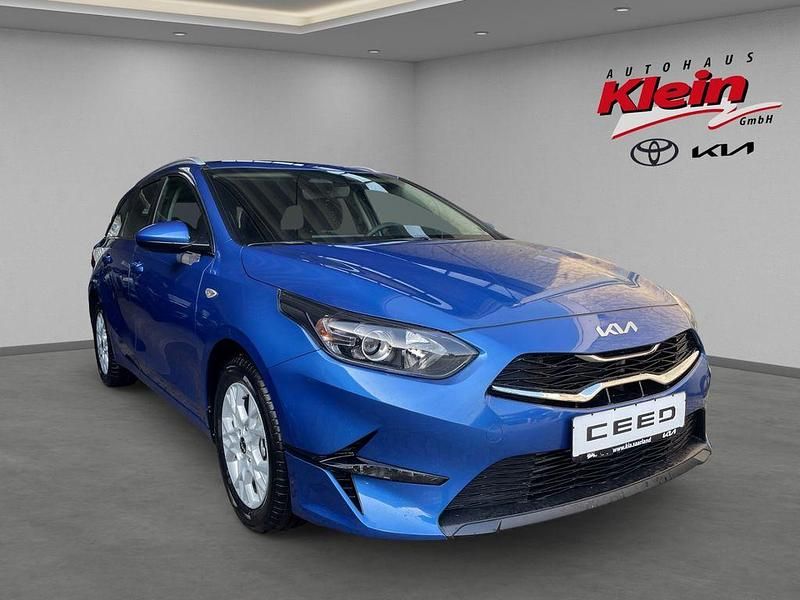 Blau Gebraucht 2024 Kia Ceed Sportswagon Vision Kombi | 21.960 € (Fairer Preis) - Bild 1/4