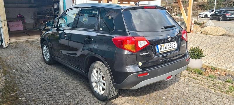 Gebraucht Suzuki Vitara 140 PS (102 kW) 2018 Schwarz SUV