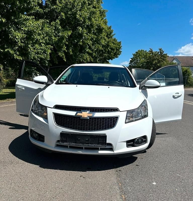 Weiß Gebraucht 2013 Chevrolet Cruze Limousine | 5.000 € (Fairer Preis) - Bild 1/4