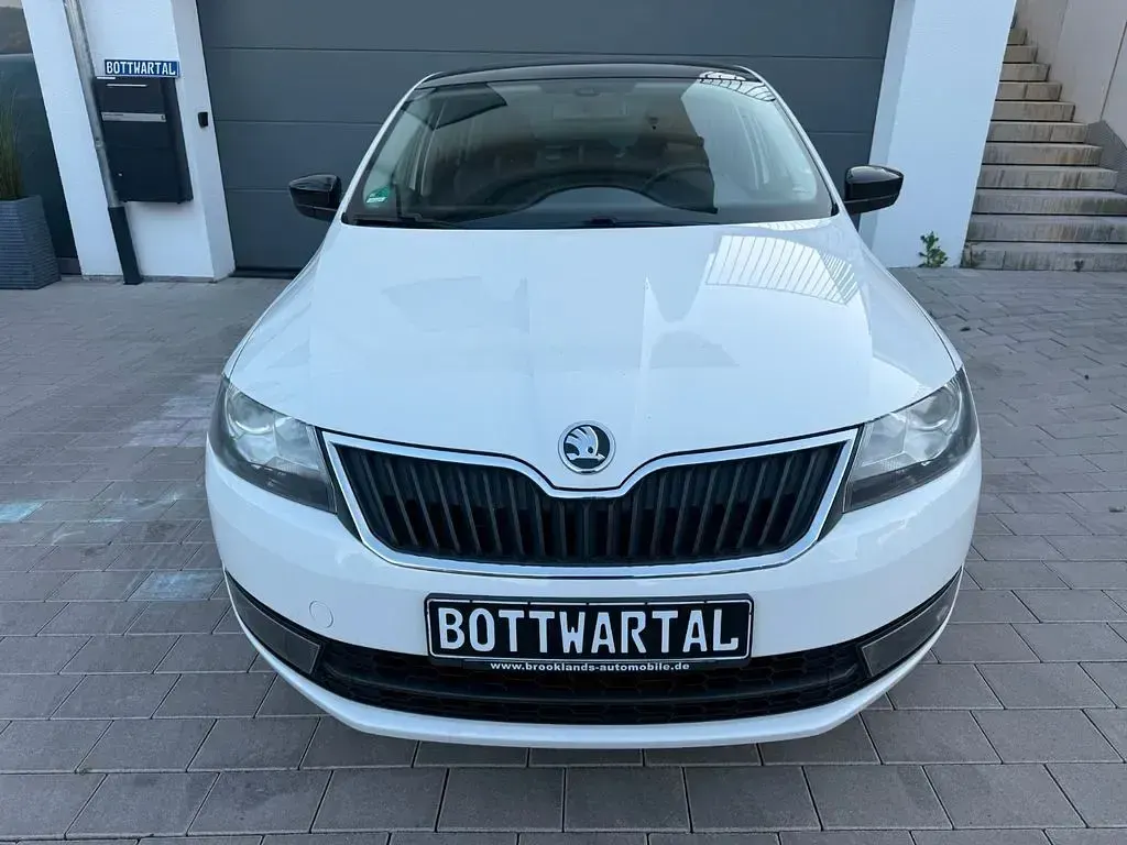 Gebraucht Skoda Rapid Style 105 PS (77 kW) 2014 Weiß Kleinwagen